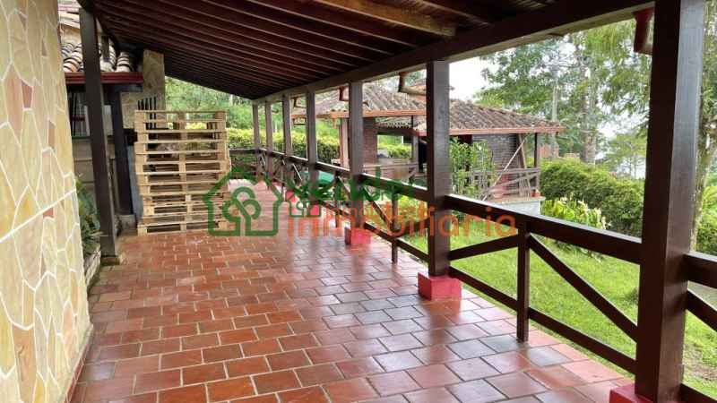 CASA CAMPESTRE EN VENTA BUCARAMAGA - ALTO DE LOS PADRES VEREDA VERICUTE